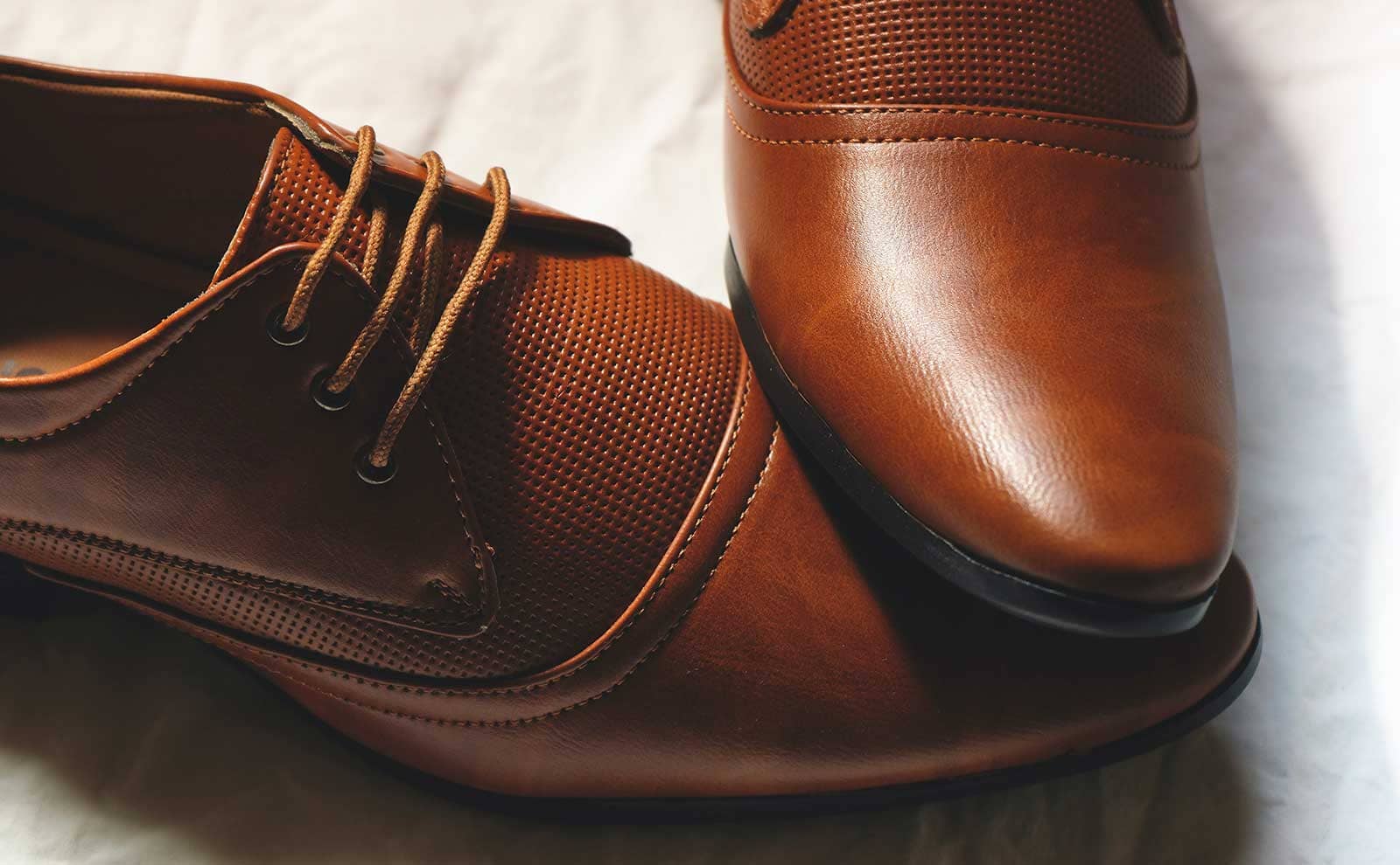 how-to-wear-brown-shoes-with-black-pants-complete-guide