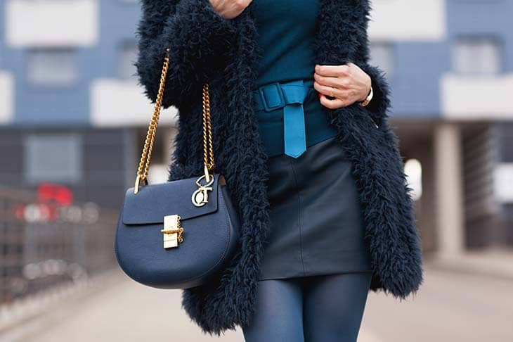 Getail woman blue fur coat handbag