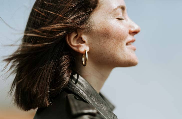 Detail woman smile earring
