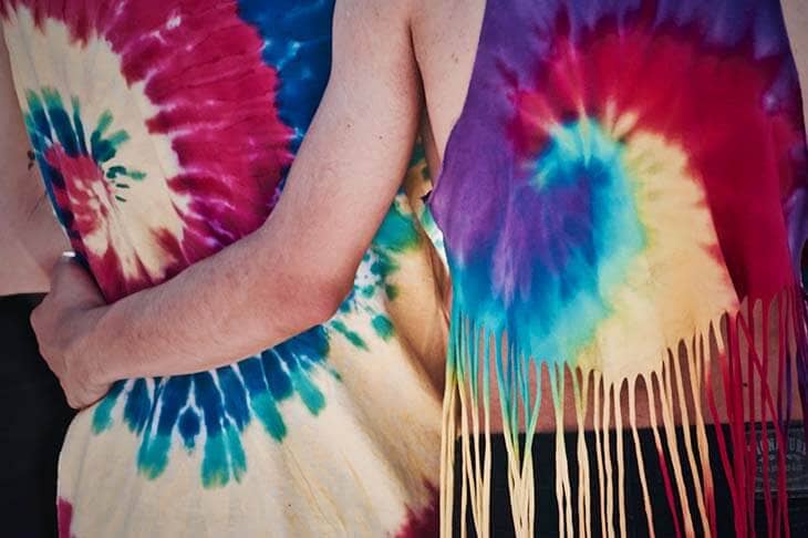 How To Tie Dye: DIY Tie Dye Patterns Step-by-Step [2023]