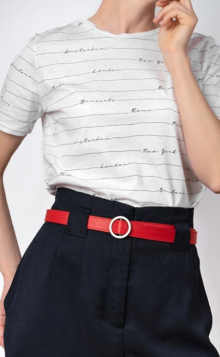 Detail womans torso red belt